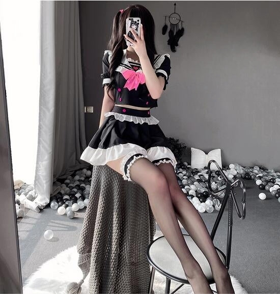 Lolita Maid Ruffled Black And White Dress Sitting