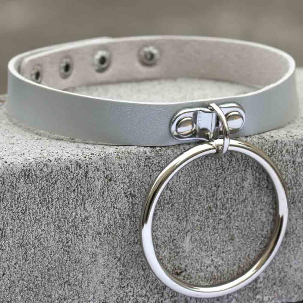 Big Ring Gray Leather Choker