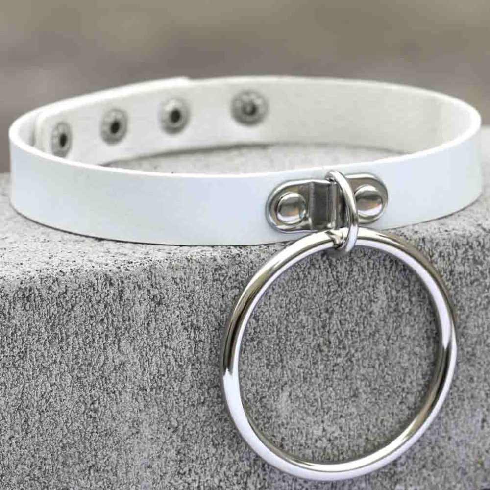 Big Ring White Leather Choker